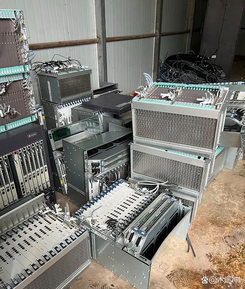 回收回收變頻器電腦通訊設備通信機房設備背面照片大量回收路由器圖片